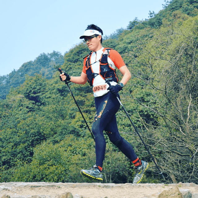 正在越野跑的明明